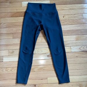 Alo yoga leggings size small dark grey